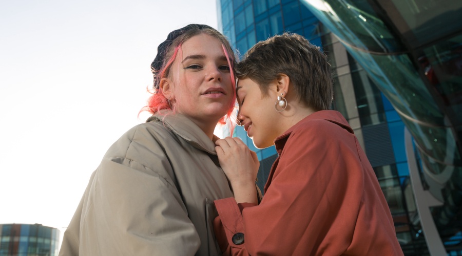 trans dating Canada